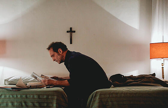 layout image (to proper size of the container)