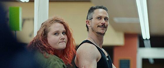 layout image (to proper size of the container)