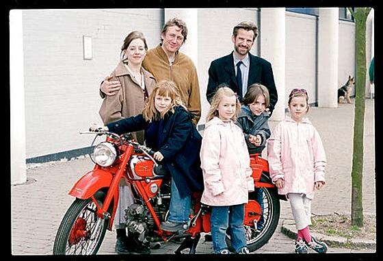 layout image (to proper size of the container)