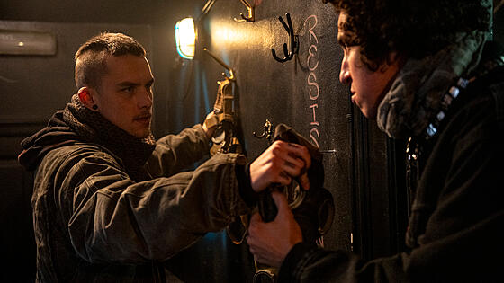 layout image (to proper size of the container)