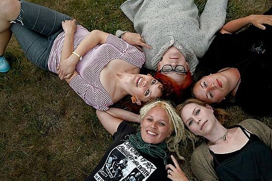 layout image (to proper size of the container)