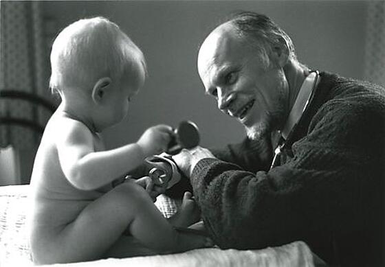 layout image (to proper size of the container)