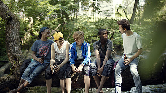 layout image (to proper size of the container)