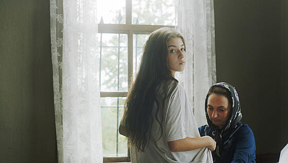 layout image (to proper size of the container)