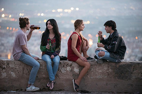 layout image (to proper size of the container)