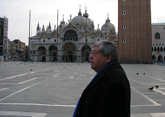 layout image (to proper size of the container)