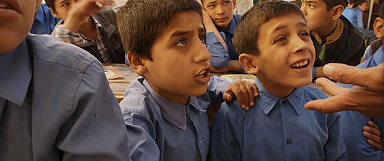 layout image (to proper size of the container)