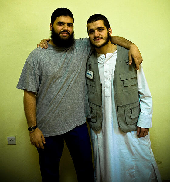 layout image (to proper size of the container)