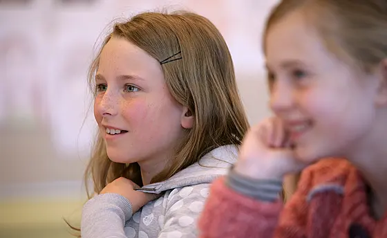 layout image (to proper size of the container)