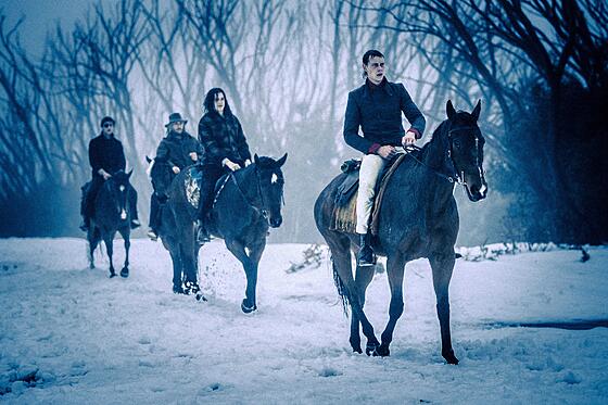 layout image (to proper size of the container)