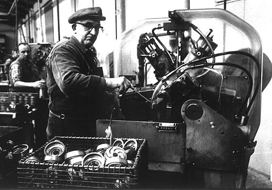 layout image (to proper size of the container)