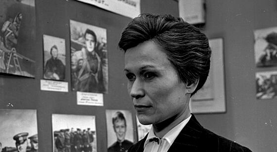 layout image (to proper size of the container)