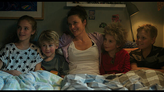 layout image (to proper size of the container)