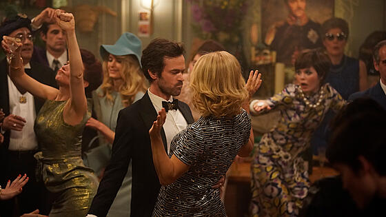 layout image (to proper size of the container)