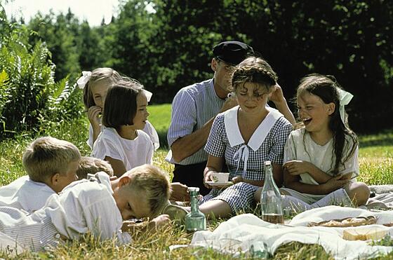 layout image (to proper size of the container)