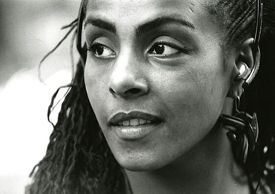 layout image (to proper size of the container)