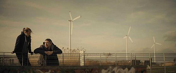 layout image (to proper size of the container)