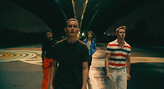 layout image (to proper size of the container)