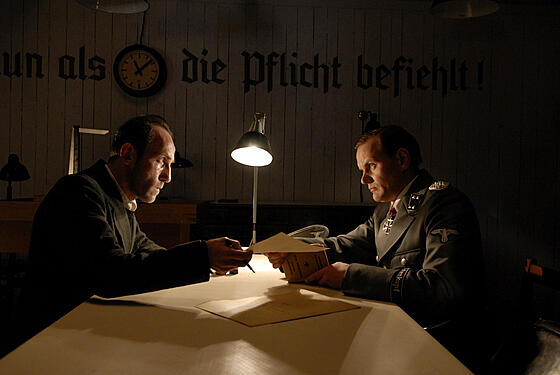 layout image (to proper size of the container)