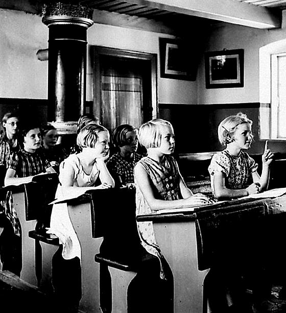 layout image (to proper size of the container)