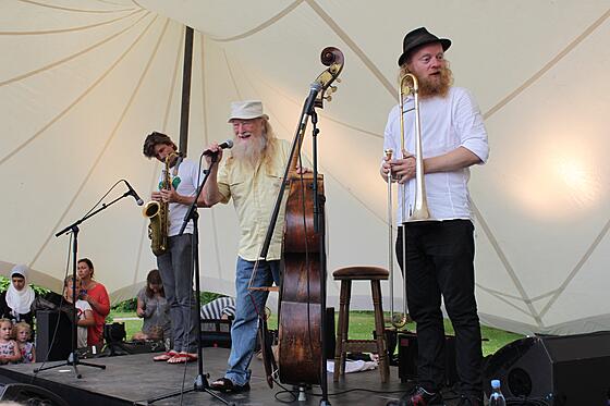 layout image (to proper size of the container)