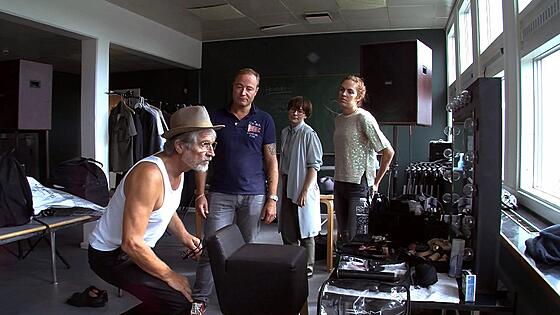 layout image (to proper size of the container)