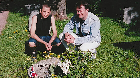 layout image (to proper size of the container)