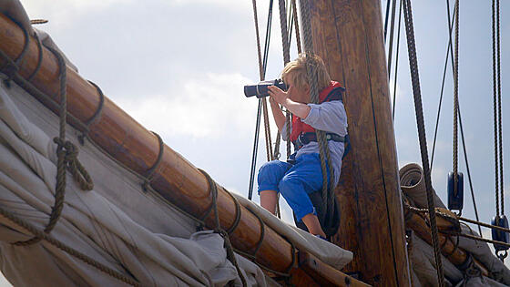 layout image (to proper size of the container)