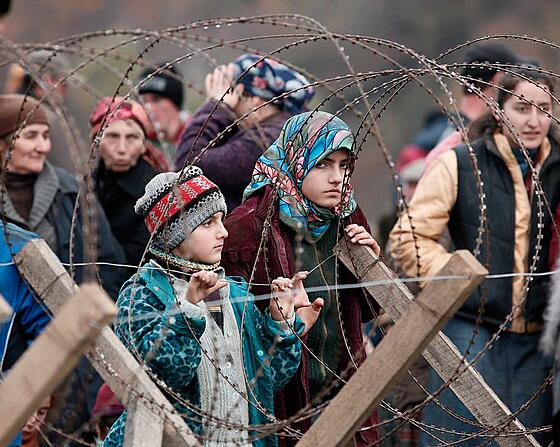 layout image (to proper size of the container)