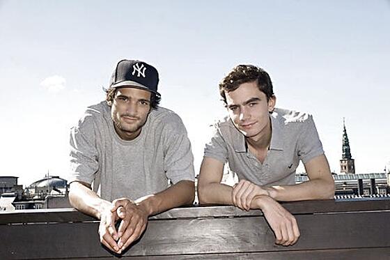 layout image (to proper size of the container)