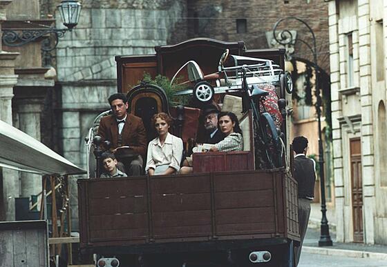 layout image (to proper size of the container)