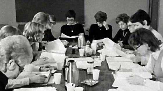 layout image (to proper size of the container)