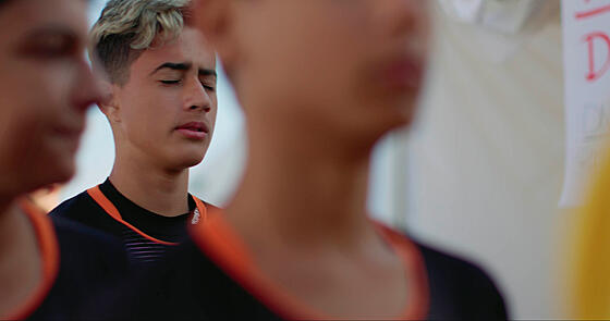 layout image (to proper size of the container)