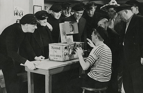 layout image (to proper size of the container)