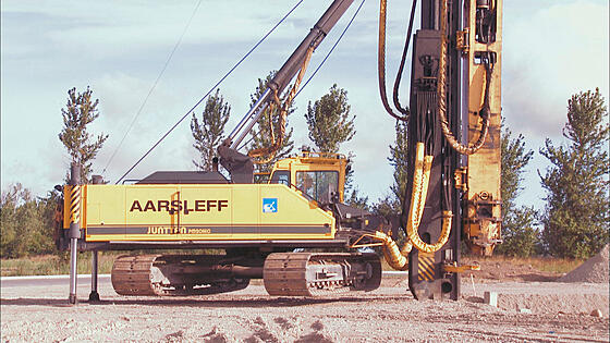 layout image (to proper size of the container)