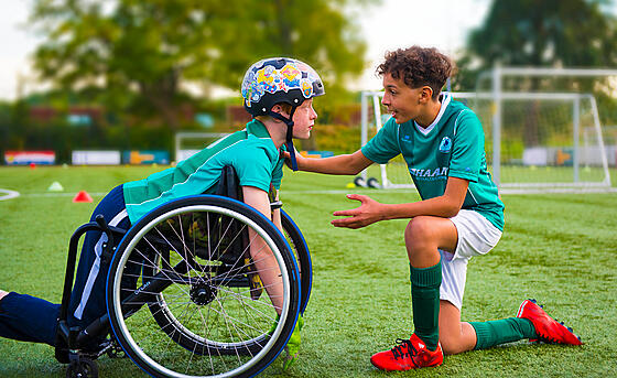 layout image (to proper size of the container)