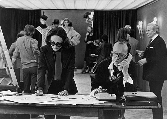 layout image (to proper size of the container)