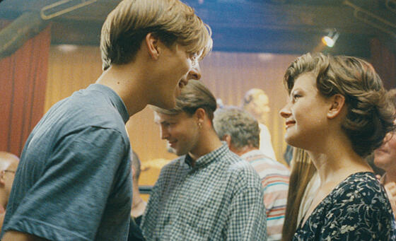 layout image (to proper size of the container)