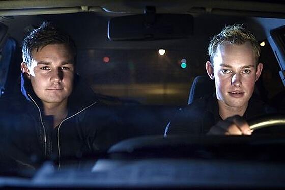 layout image (to proper size of the container)