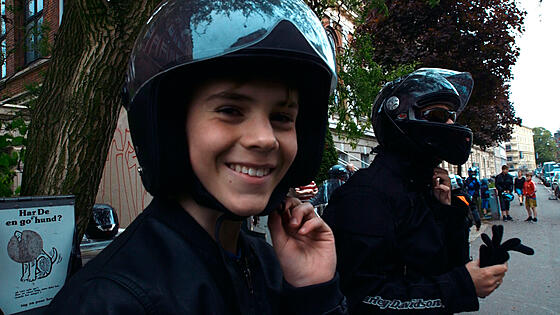 layout image (to proper size of the container)