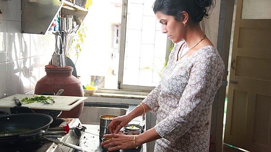 layout image (to proper size of the container)