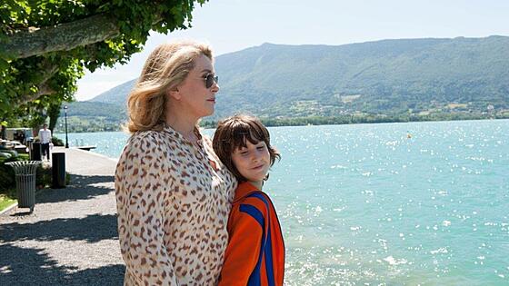 layout image (to proper size of the container)