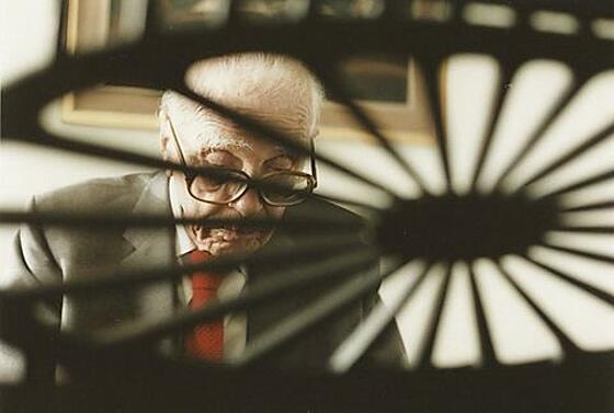 layout image (to proper size of the container)