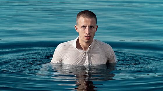 layout image (to proper size of the container)