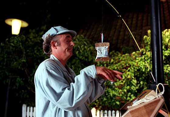 layout image (to proper size of the container)