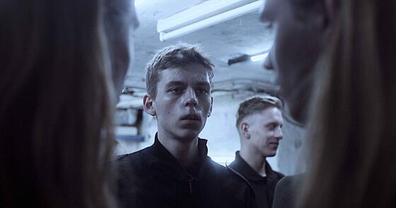 layout image (to proper size of the container)