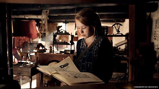 layout image (to proper size of the container)