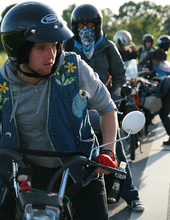 layout image (to proper size of the container)