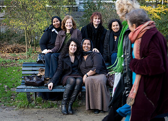 layout image (to proper size of the container)