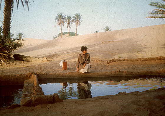 layout image (to proper size of the container)